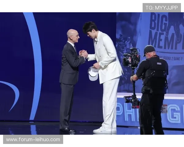 中国男篮杨瀚森NBA选秀最新行情及球探全面评价分析